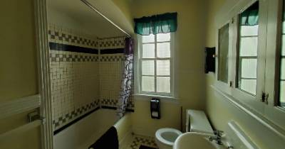 Plummer House bathroom